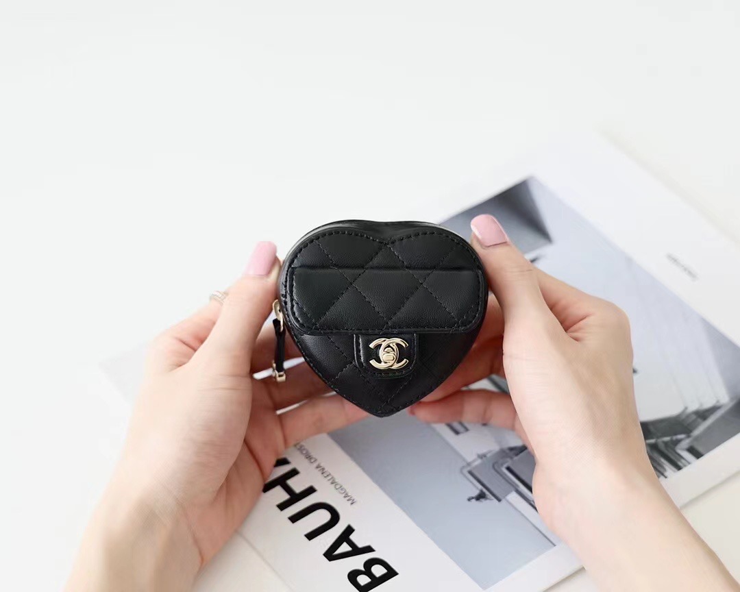 Chanel CC in Love Heart Arm Zip Coin Purse Quilted Lambskin at 1stDibs