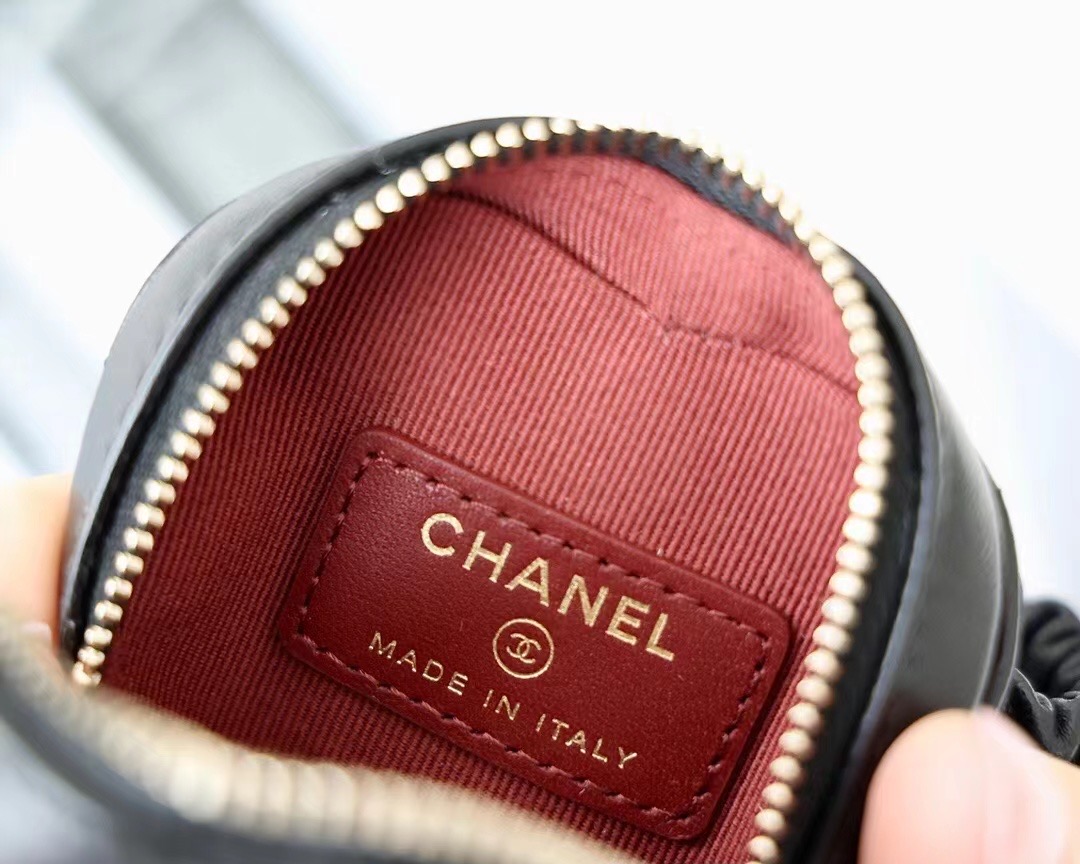 Chanel Heart Zipped Arm Coin Purse Black - Klueles